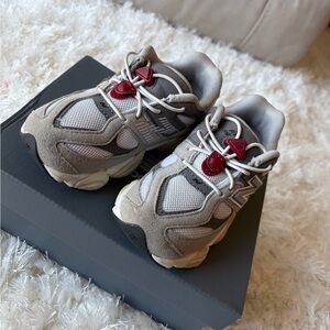New Balance 9060 Kids Sneakers in Gray and Red